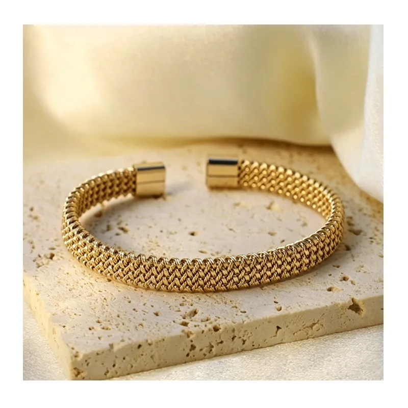 

Hot-selling Flat Open Grid Twist Bracelet Does Not Fade Simple and Versatile Stainless Steel Jewelry
