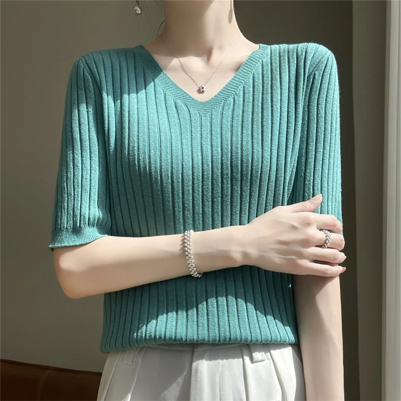 Knitted Short Sleeved T-shirt for Women\'s Summer Thin Sweater with A Slimming Design UnderneathHalf Sleeved Top