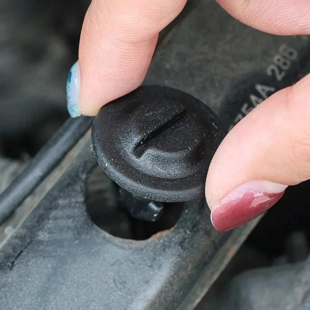 Car Engine Under Cover Screw for Audi A3 A4 A6 Q5 VW Golf Passat B5 Splash Shield Undertray Mudguard Fender Fixing Clips Bolt