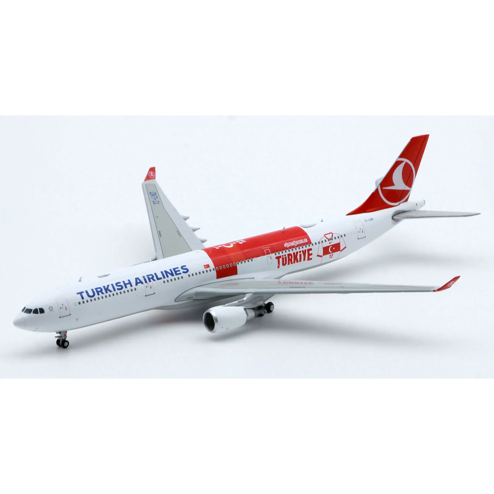 EW4333011 Alloy Collectible Plane JC Wings 1:400 Turkish Airlines \