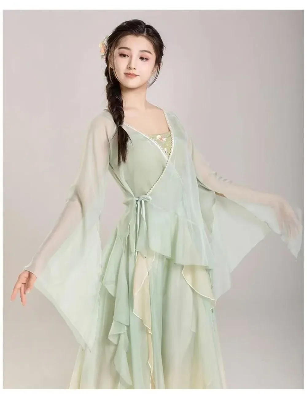 中国の韓服女性のための古典的なダンス衣装シフォンダンススカート刺繍トップ中国風の服