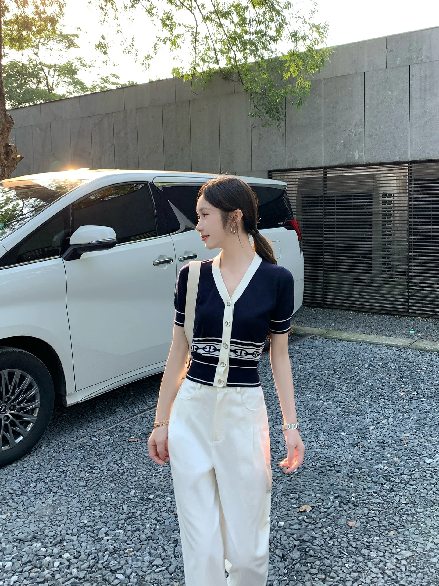 

Faionable ort V-Ne Knitwear Top for Women in Royal Blue Casual Loose Fit Spring Summer Seasonal Ladies Tee