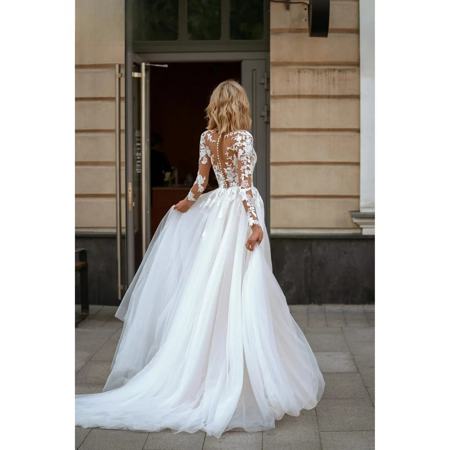 Elegant Sheer Neck A-Line Wedding Dresses Appliques Long Sleeves Illusion Button Back Sweep Train Bridal Gown vestido de novia