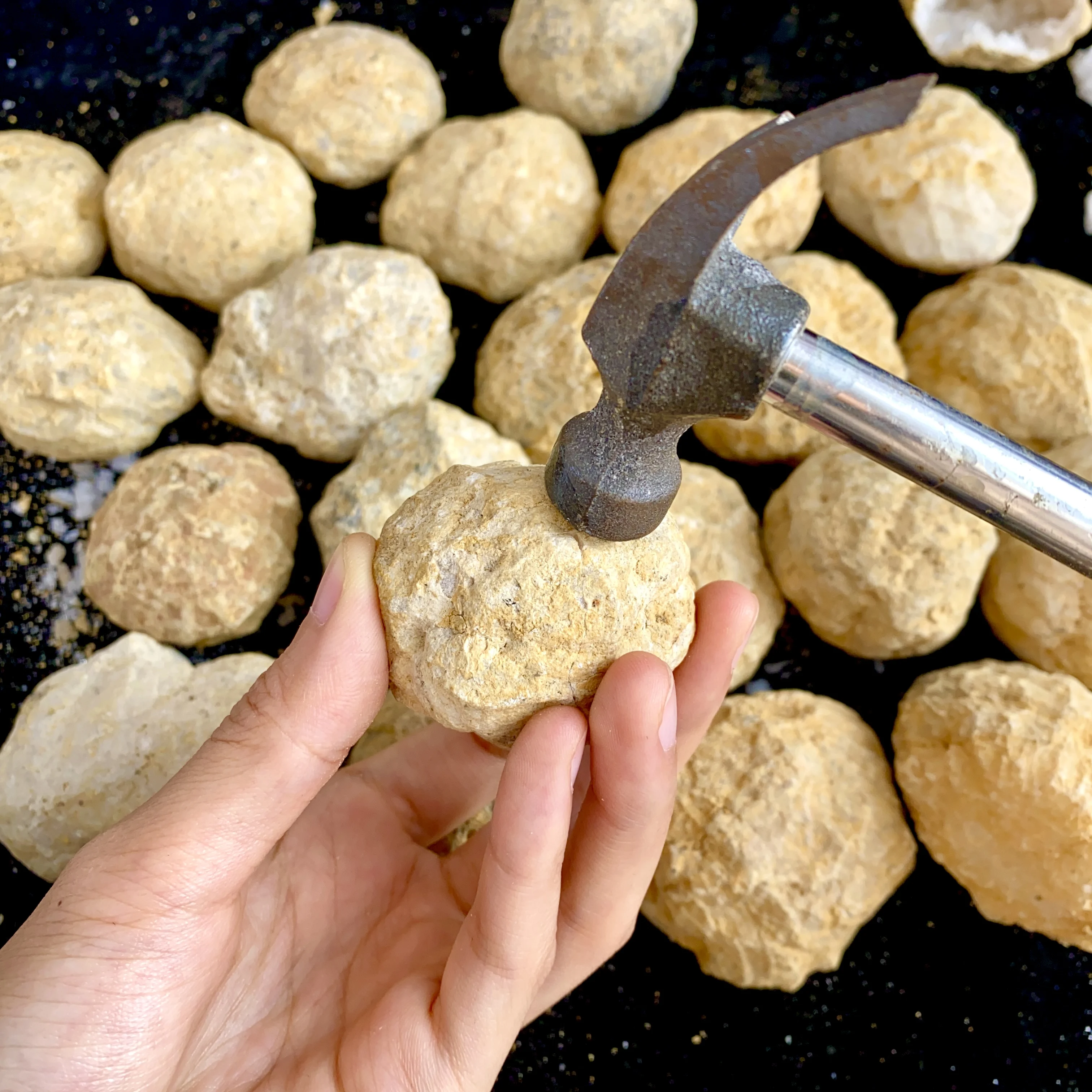 Break Unopened Natural Agate Geode  Crystals Mineral Energy Healing Quartz Rough Stones Crystal Cluster Cave Collection Specimen