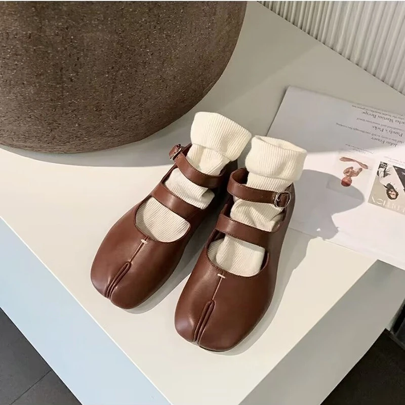 Mary Jane Shoes New Women Double Row Single Strap Shoes Split-toe Pig's-Foot Shoes Comfortable Flat Loafers