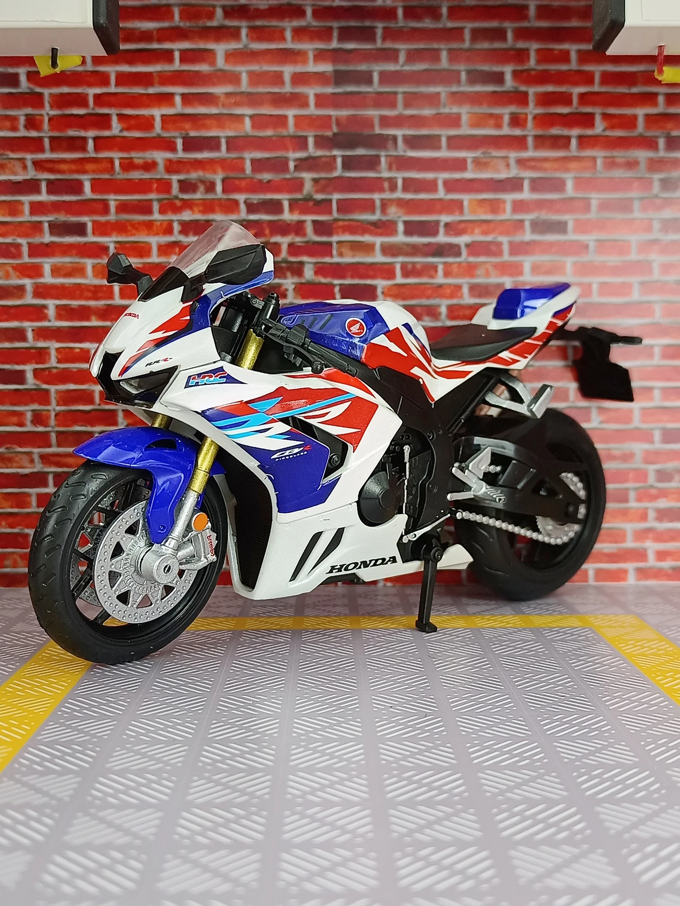 CCA 1:12 هوندا CB R1000R-R نموذج دراجة نارية النار شفرة دراجة نارية ديكور ثابت تفاصيل غنية ، صنعة جيدة #6