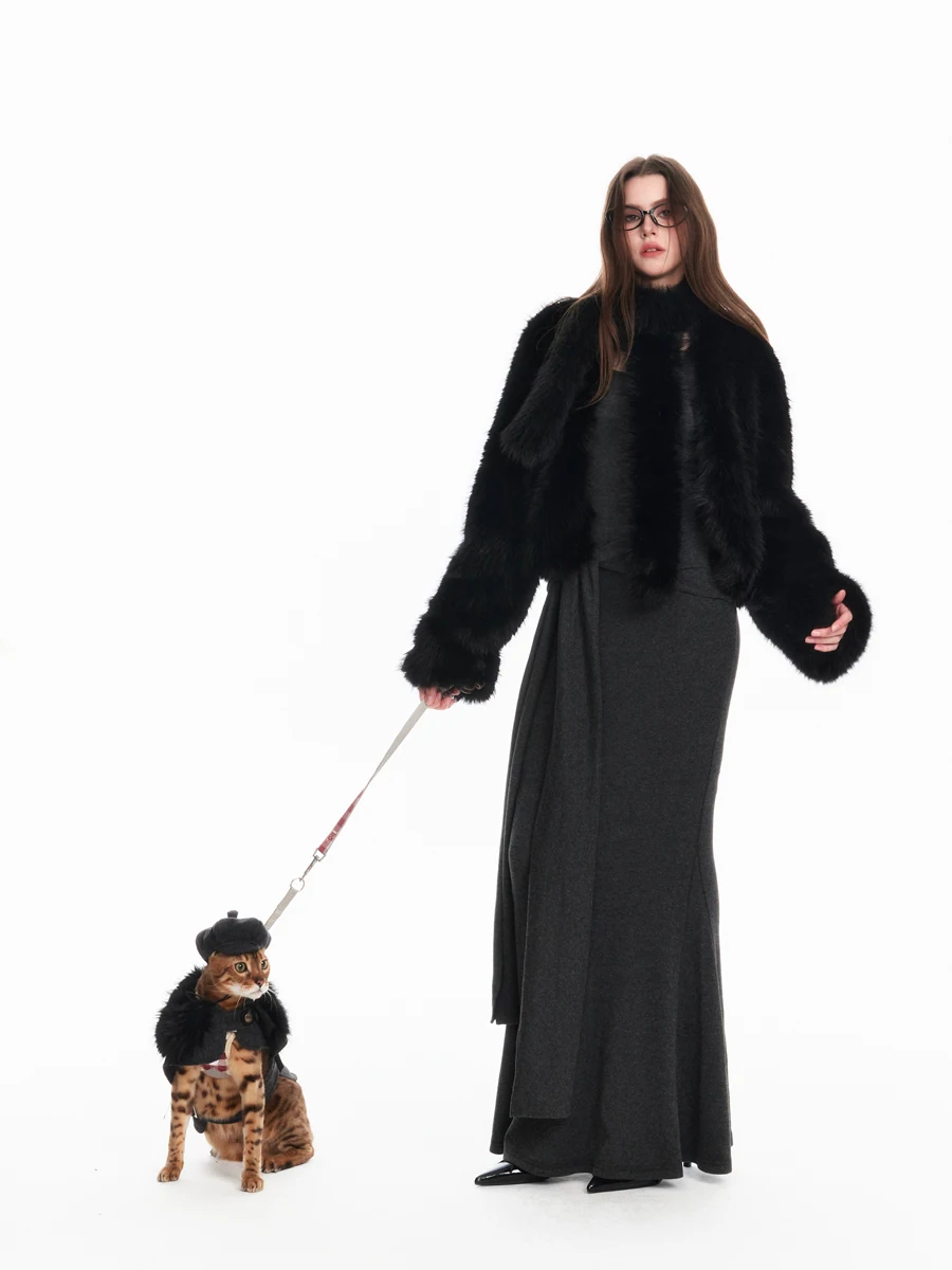 

Экологичная женская зимняя куртка из синтетического меха (34 унции) с интегрированным шарфом, класса люкс