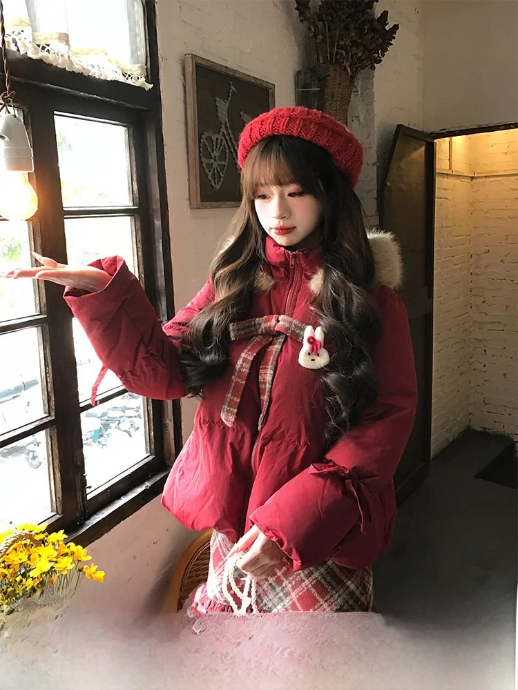 

Милое красное хлопковое пальто Sweet Sle для женщин, зимнее, короткое, с милой шапочкой, из очень мягкой ткани, китайский бренд Q2025923