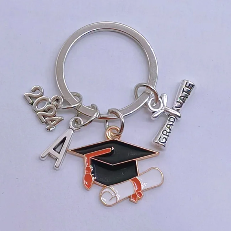 New 2024-2026A-Z Graduation Ceremony Keychain, Cute Enamel Graduation Bachelor Hat Keychain Souvenir Graduation Gift