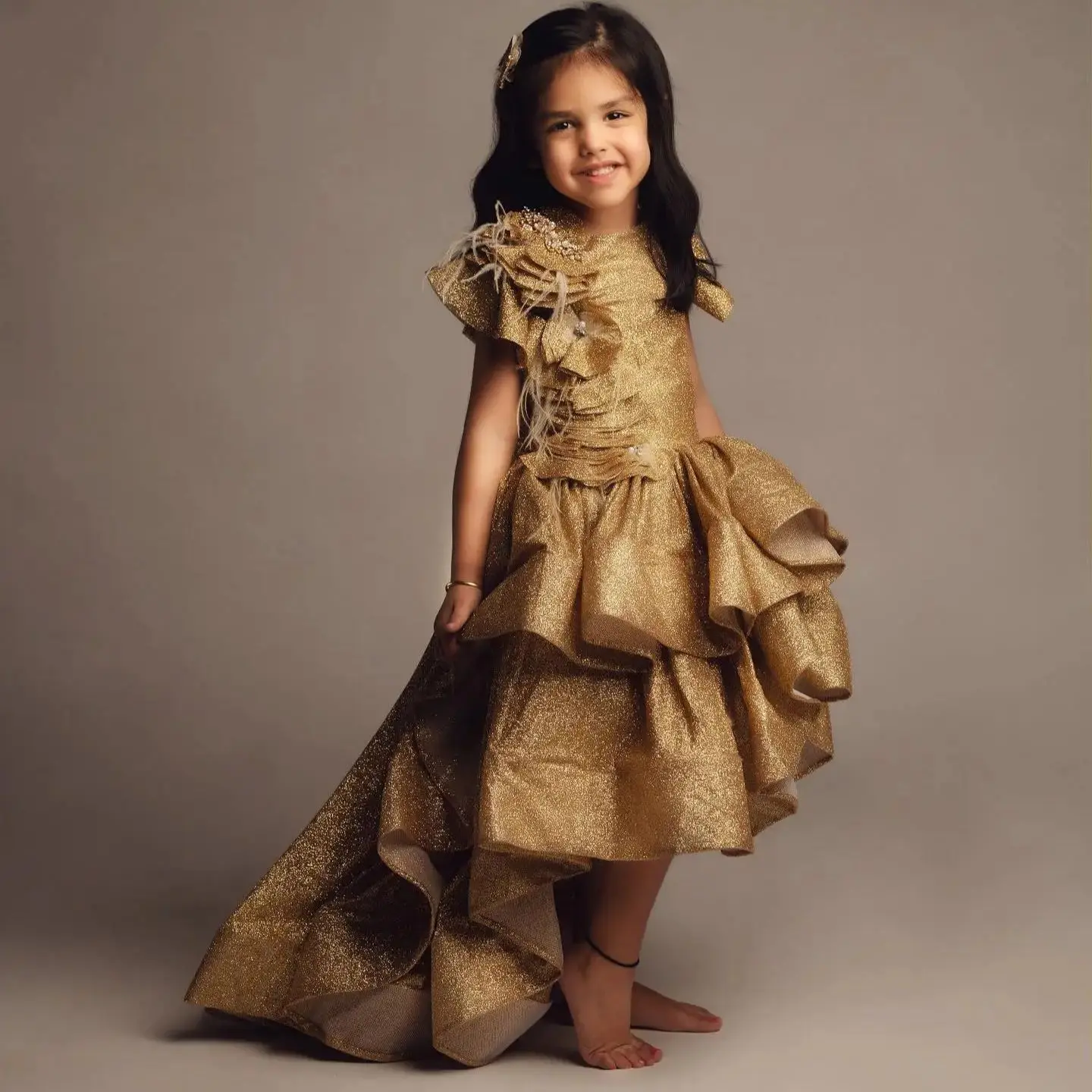 Glitter Gold Flower Girl Dresses Luxury Feathers Hi Lo Children Birthday Gowns Tiered Ruffles Little Girls Photography Dresses