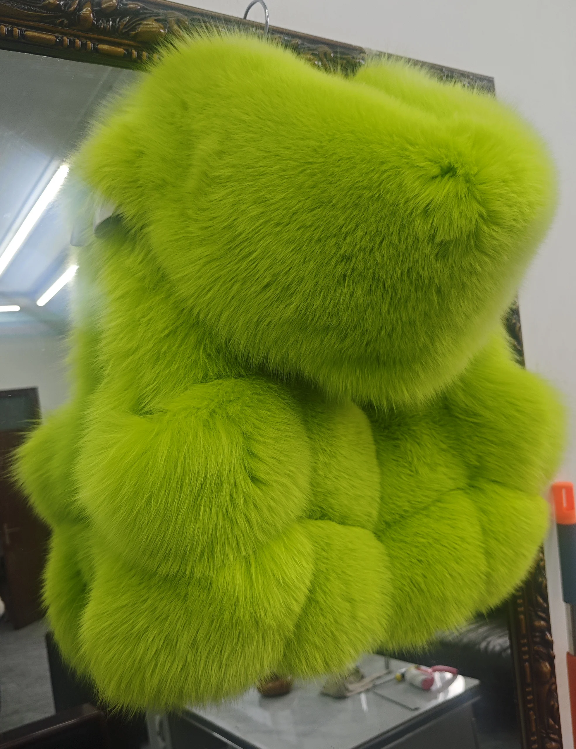 Жилет из натурального лисьего меха