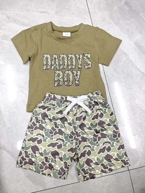 

Комплект шорт для маленьких мальчиков, футболки с короткими рукавами и надписью, камуфляжные шорты с эластичной резинкой на талии, летняя одежда из 2 предметов