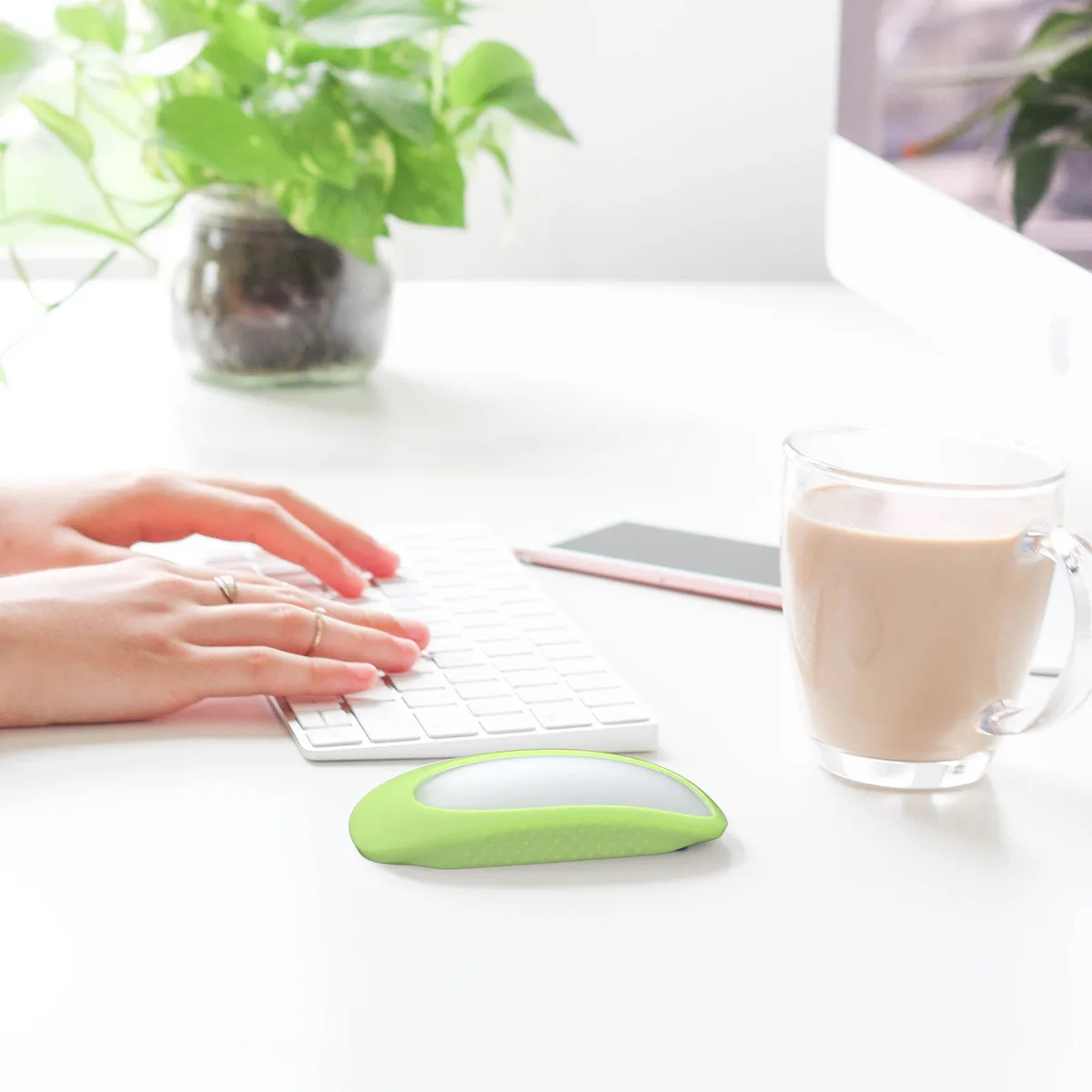 Thickened design at the thumb and pinky touch points on both sides, compatible with Apple Magic Mouse 2/1 silicone mouse covers. - view 3