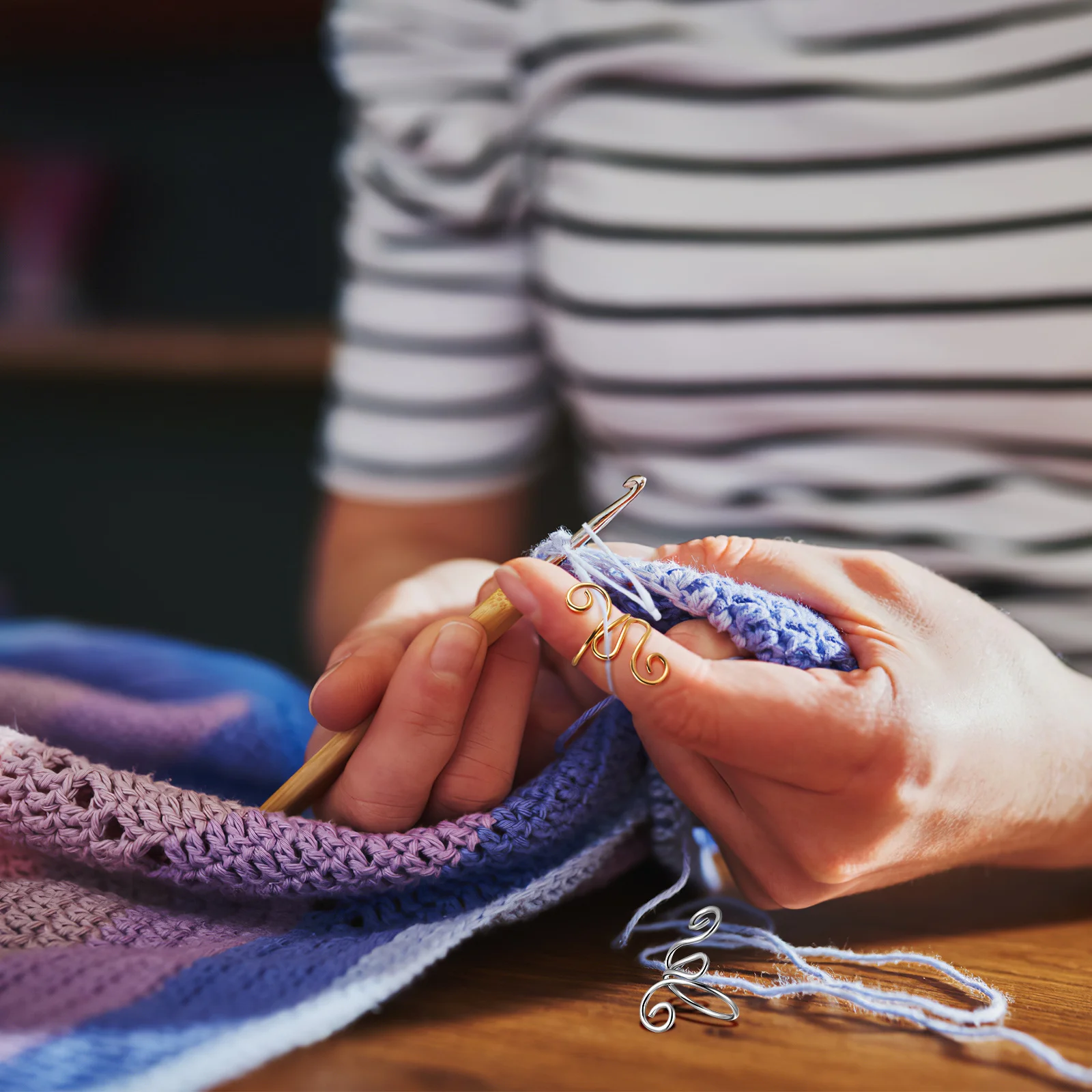 

2Pcs Crochet Rings Adjustable Metal Yarn Guide Rings Finger Loops for Consistent Tension Knitting Crochet Knitting Loops