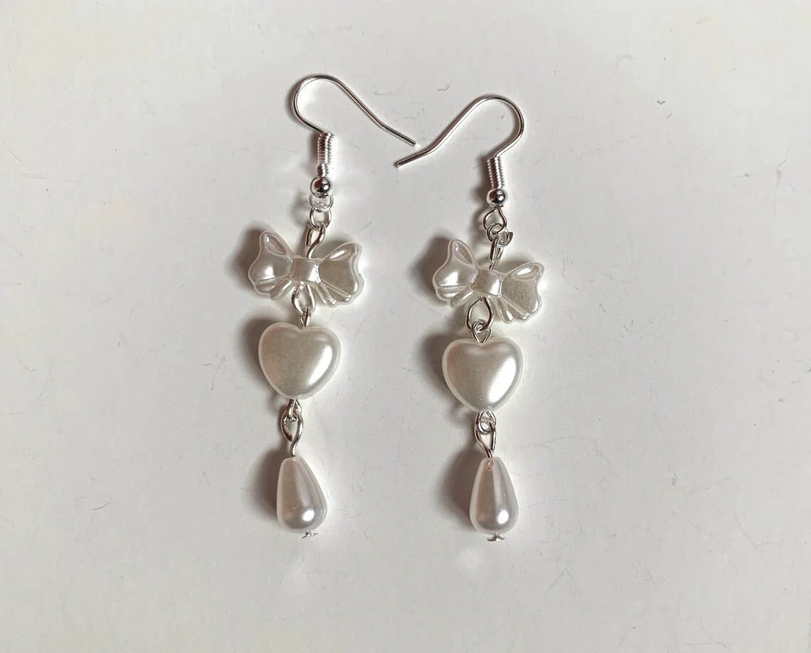 Heart pearl bow earrings, white pearl earrings, coquette earrings, fairycore earrings, cottagecore, coquette jewelry lana, white