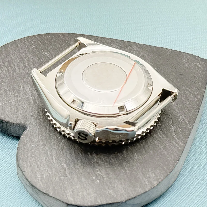 SKX007 men's watch case sapphire 42mm stainless steel case is suitable for NH35 NH36 4R35 4R36 6R 7S movement 28.5mm Dial Refit