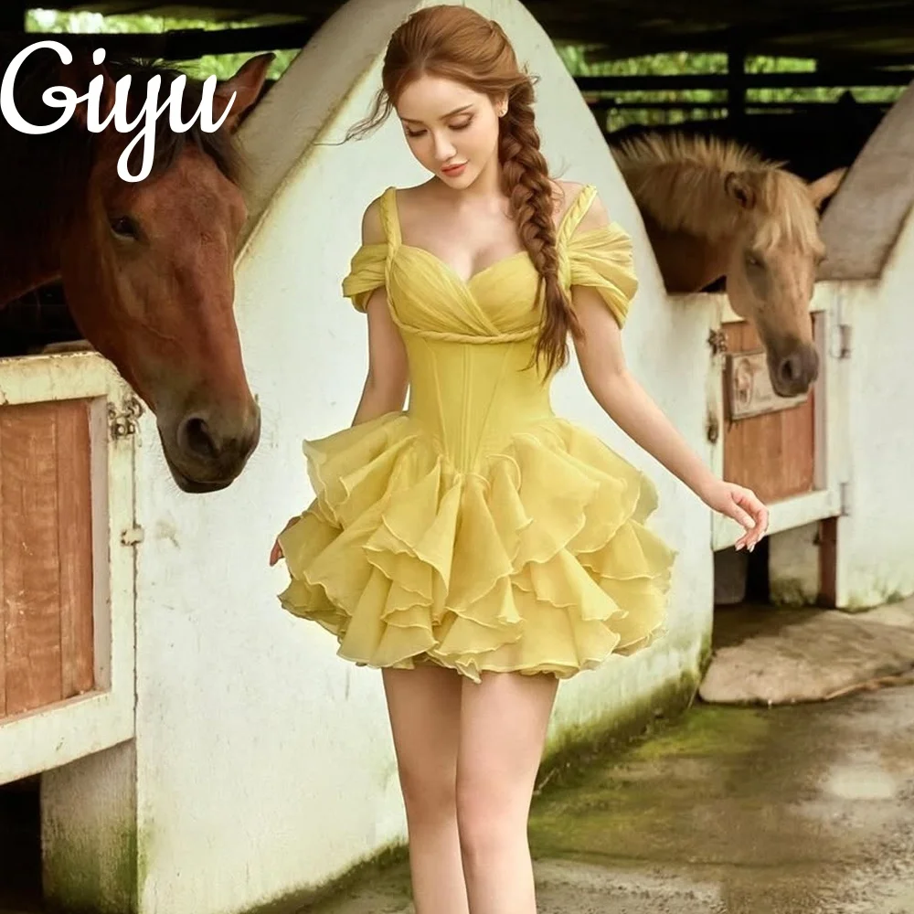 

Giyu Modern Yellow Chiffon A-line Short Prom Dress Off Shoulder Pleat Tiered Cocktail Party Dress Customized فساتين سهر