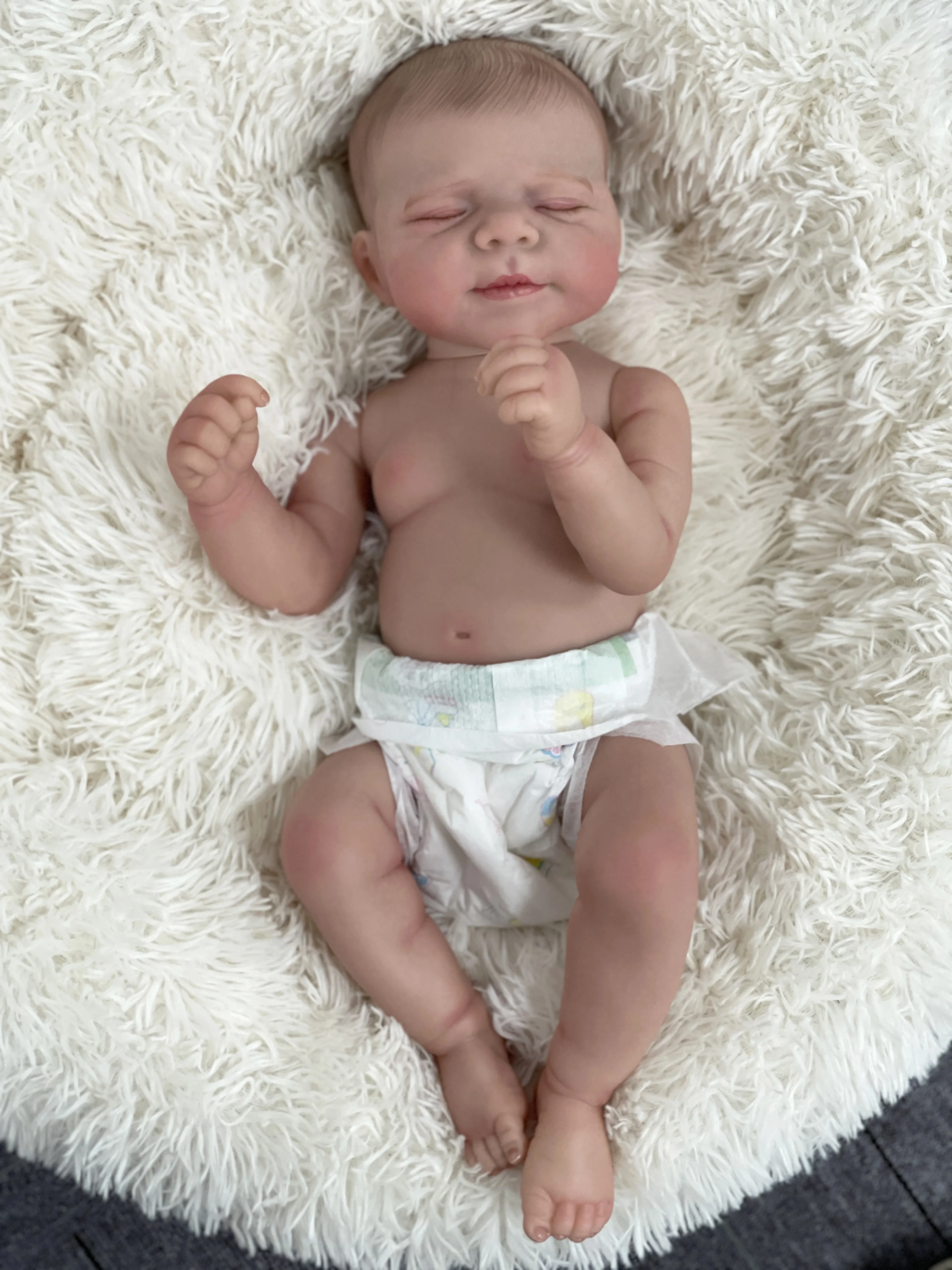 

19-дюймовая мягкая виниловая кукла Reborn с мягким волнистым корпусом, реалистичная кукла реборн, многослойная живопись, 3D кожа с нарисованными волосами вручную