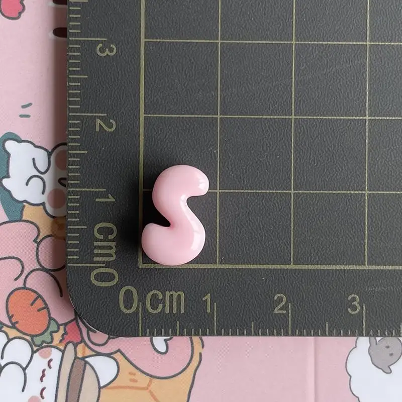 26-teiliges Set mit Pastellfarbenen Harz-Alphabet-Buchstabenanhängern im niedlichen Blasendesign, vollständiges AZ-Set für DIY-Schmuckherstellung, Handyhüllen-Dekoration und Bastelarbeiten – Detail 20