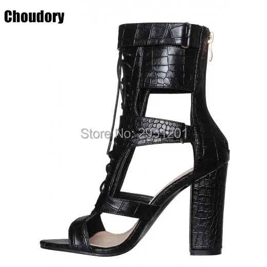 最新のセクシーな革の女性オープントゥセクシーなレースアップサンダルハイヒール夏の女性のカットアウト厚いヒールパンプス靴女性