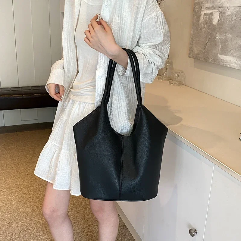 กระเป๋ากระเป๋าหนังทรงจีบ PU เดินทางของผู้หญิงกระเป๋าใต้วงแขนแบบเรียบง่ายย้อนยุคกระเป๋าสะพายไหล่ได้เยอะกระเป๋าแฟชั่นหรูหราของผู้หญิง