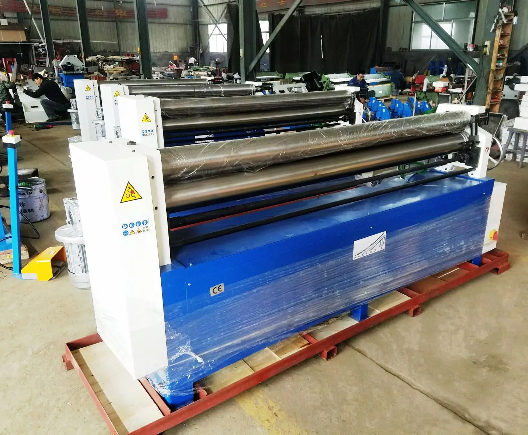 لفات الانزلاق الكهربائية 3 أسطوانة آلة لف ألواح الصلب الميكانيكية غير المتماثلة آلة لف الصفائح المعدنية الألومنيوم آلة لف مستديرة