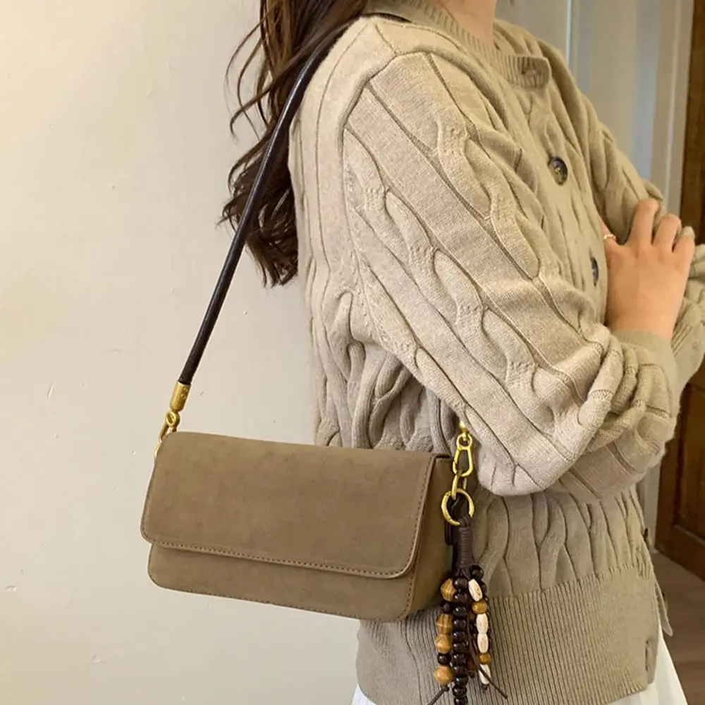 الجلد المدبوغ حقيبة كتف الموضة البسيطة للنساء 2025 الخريف جديد مصمم نمط رفرف على إغلاق واحد الكتف حقيبة يد تحت الإبط