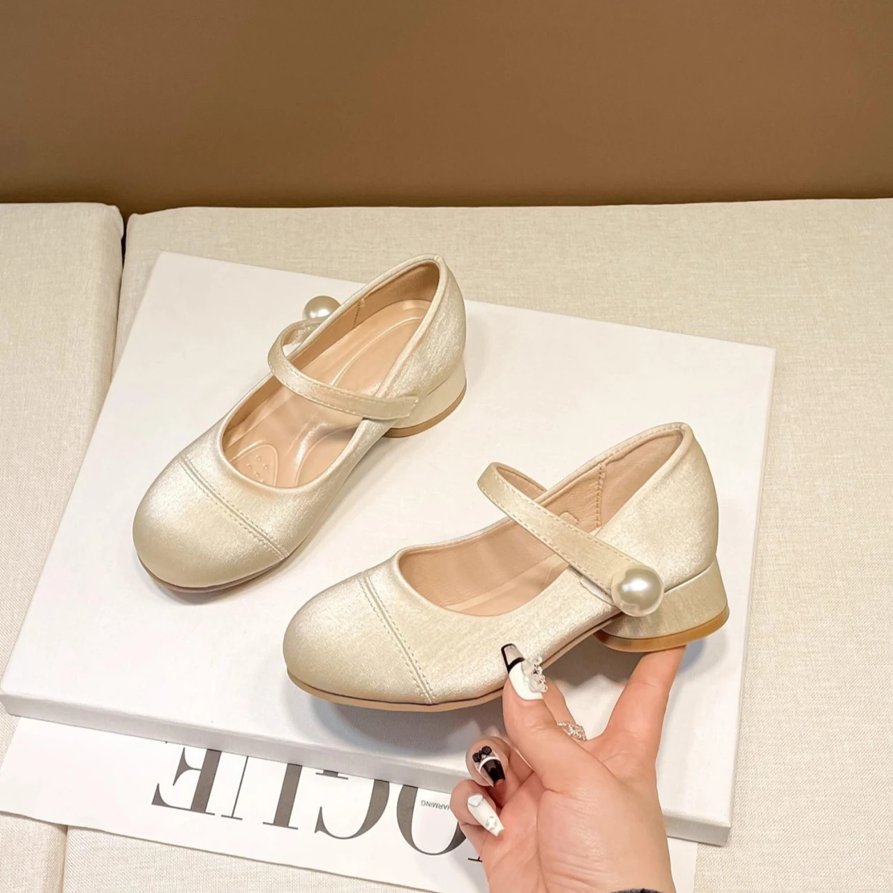 Mädchen Mary Jane Schuhe 2026 Neue Sommer Kinderschuhe Weiche Sohle Einfach Klassisch Party Hochzeit Barfuß Alltags-Tragbarkeit – Detail 5