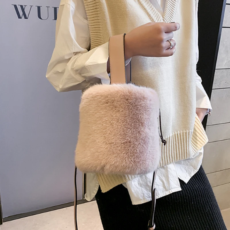 Small Bucket Bag Winter Faux Fur Shoulder Handbag Large Capacity Crossbody Bag Soft Plush Women\'s Designer Hand Bag