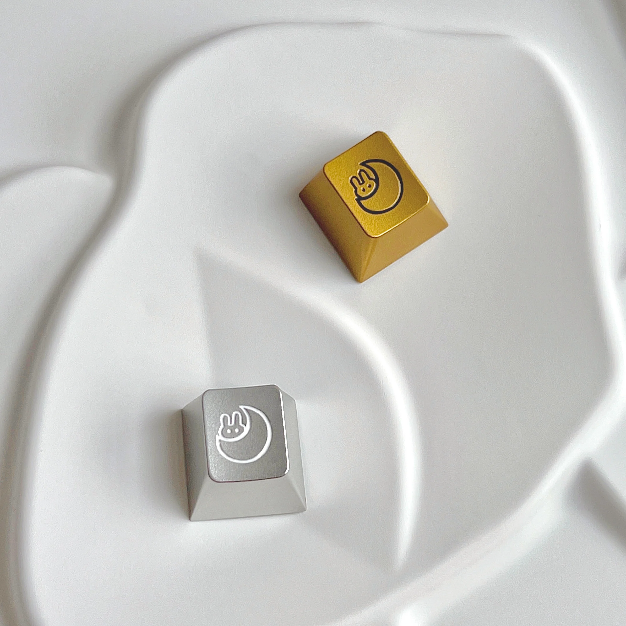 

Mid-Autumn Moon Rabbit Personality Simple ESC Aluminum Alloy Keycap CNC Keycap, Original R4 Mechanical Keyboard