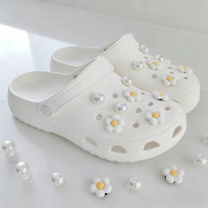 14PCS Fashion Shoe Charms Set Accessories Hole Shoe Buckle Cute White Daisy ABS Shoes Decorations for Sandals Beach Bag DIY Gift
