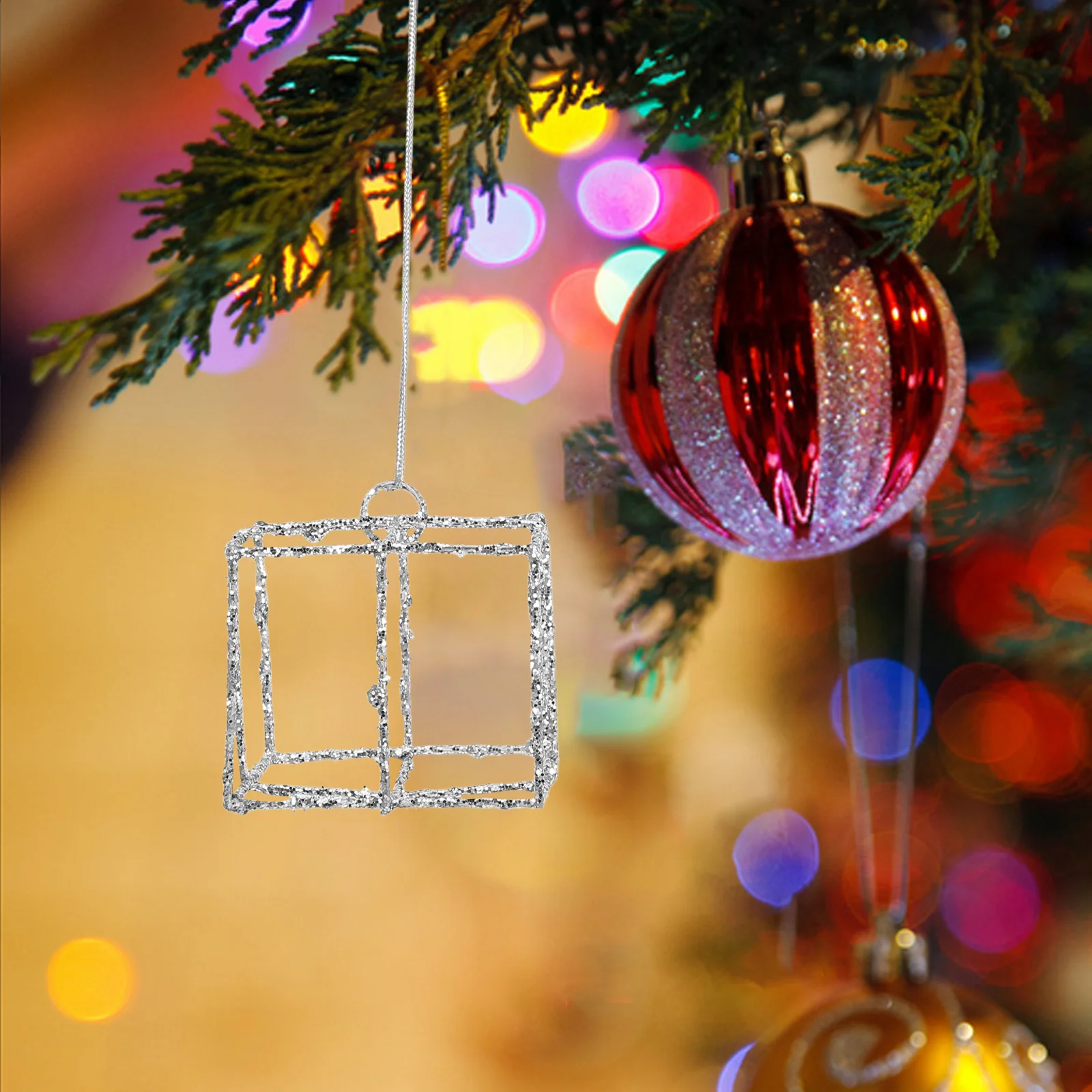 

Christmas Tree Hanging Ornament Silver Hollow Gift Box Pendant Xmas Scene Decoration Xmas Tree Decor Christmas Hanging Ornament