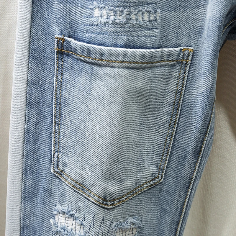 Pantalones vaqueros ajustados de moda coreana para hombre, pantalones de Hip-hop con empalme de bolsillo azul claro, ropa de calle personalizada, pantalones vaqueros elásticos