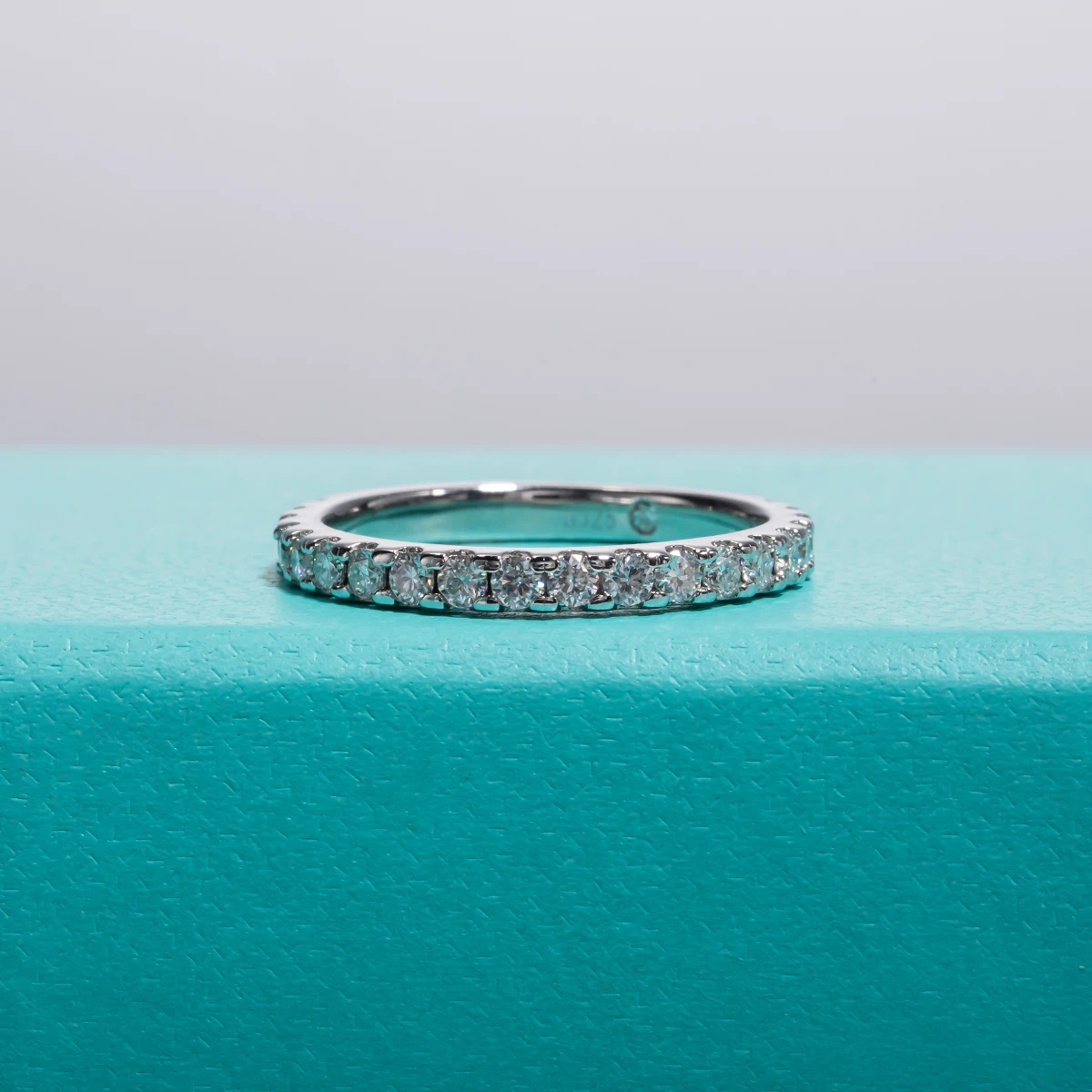 AnuJewel Großhandel 1,9MM D-Farbe Moissanit-Diamant-Bandring 18K Vergoldeter Silber-Ehering Schmuck für Frauen – Detail 5