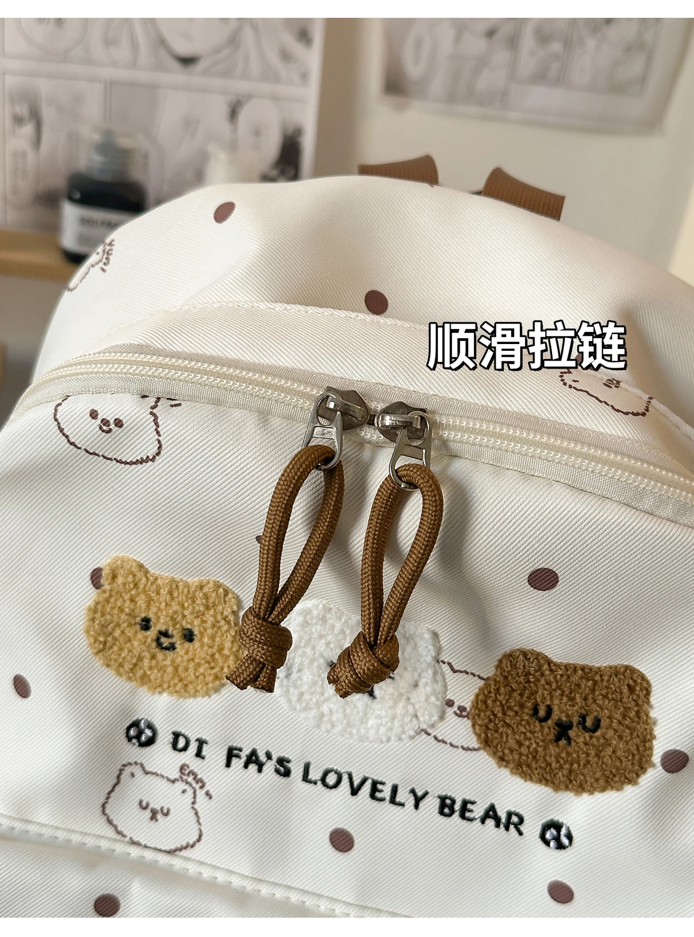 Neuer Studenten-Tagesrucksack aus Canvas für Damen mit Punktdruck und Flauschigem Bären-Patch, Leichte Schultasche für Teenager mit Stern-Anhänger – Detail 6