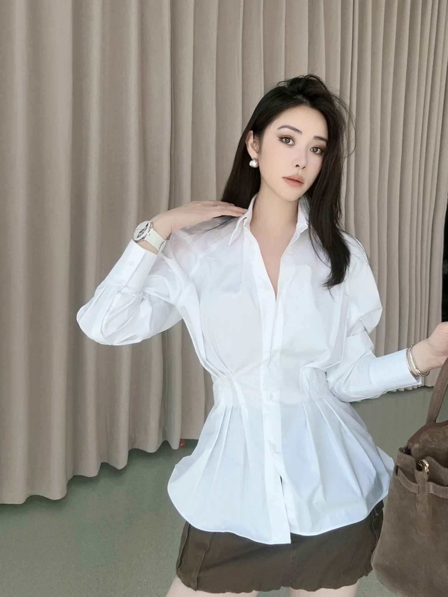 

Элегантная приталенная рубашка с длинным рукавом, с зауженной талией и складками от DISIMAN.LING. Модный простой дизайн, хлопковая рубашка.