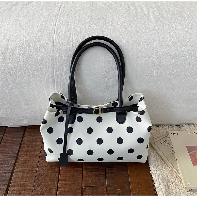 Neue koreanische stilvolle gepunktete Tragetasche, personalisierte lässige Schultertasche mit Gürteldekor, einfache, vielseitige Pendler-Unterarmtasche – Detail 9
