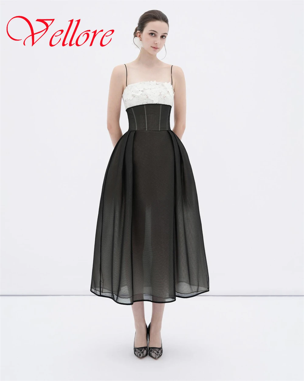 فستان سهرة مخصص عالي الجودة بأشرطة سباغيتي كلاسيكي من التول فستان كوكتيل حديث بدون أكمام للمناسبات الخاصة