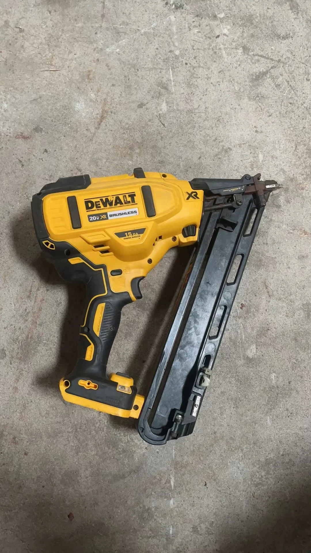 Imagem -02 - Max xr 15-gauge sem Fio Acabamento Angular Nailer Ferramenta Apenas Segunda Mão Dewalt-dcn650b 20v