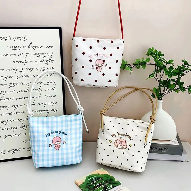 Miniso سانريو البيانو المطرزة متقلب قماش الإبط حقيبة للفتيات حقيبة كتف باد حقيبة مستحضرات تجميل تخزين دلو سستة حقيبة