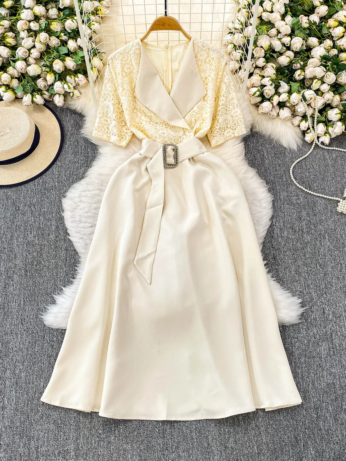 فستان أنيق من الدانتيل برقبة على شكل حرف v للنساء بخصر عالٍ وخصر مجمع صيفي من الحرير والساتان وأكمام قصيرة على شكل حرف a للحفلات