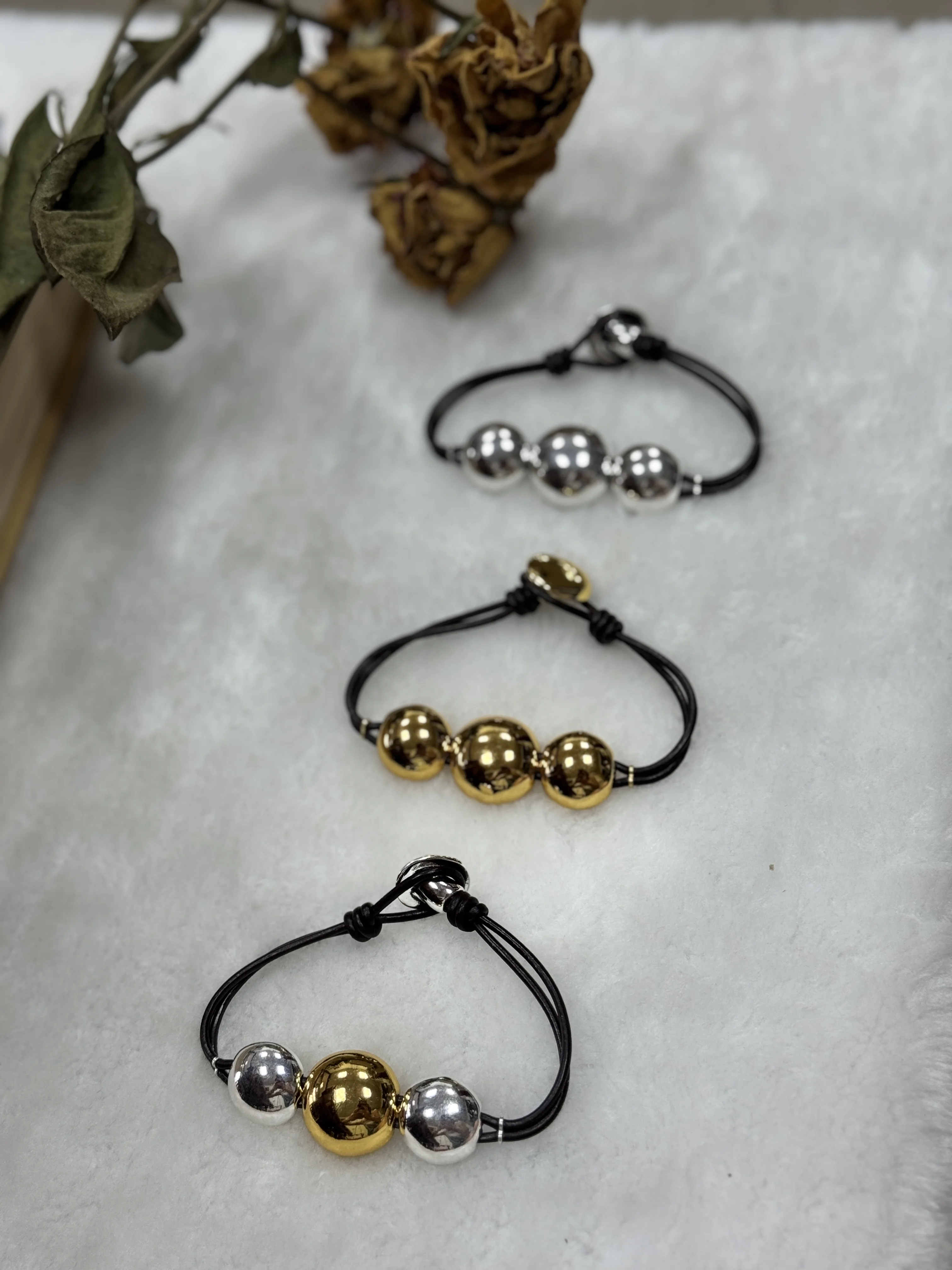 

UNOde50 24K Gold/Silver Bracelet – Elevate Your Wardrobe Instantly