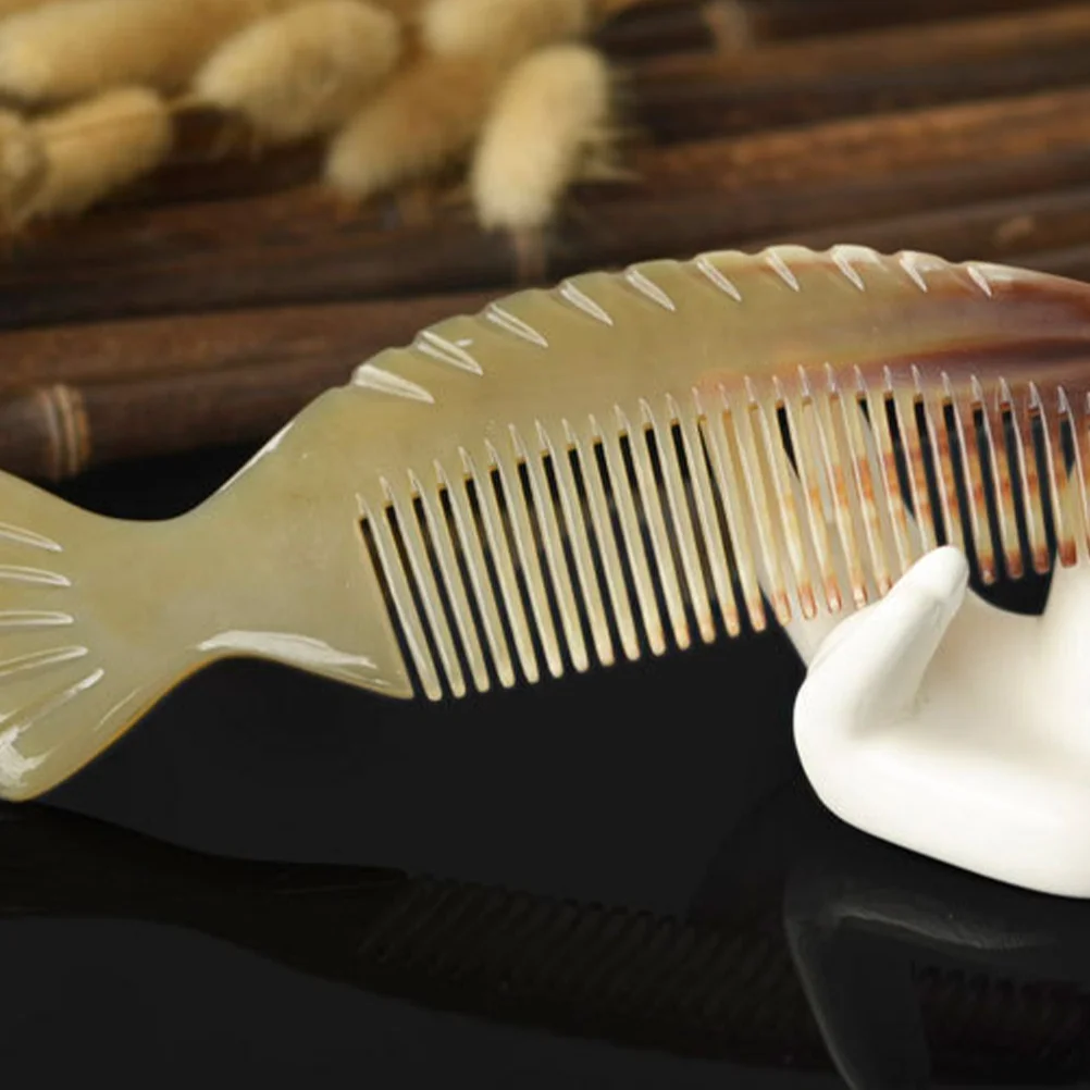 

1 шт., расческа в форме рыбы, расческа для волос из натурального бычьего рога для женщин, портативный антистатический инструмент для разглаживания, распутывания, стильный, прочный