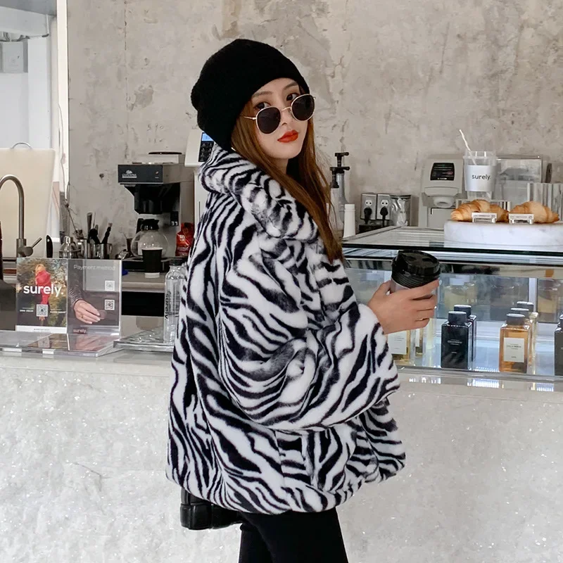 

Black White Faux Fur Coat for Women Short Faux Rabbit Plush Loose Jackets Casual Lambswool Coat Young Zebra Printed Outerwear