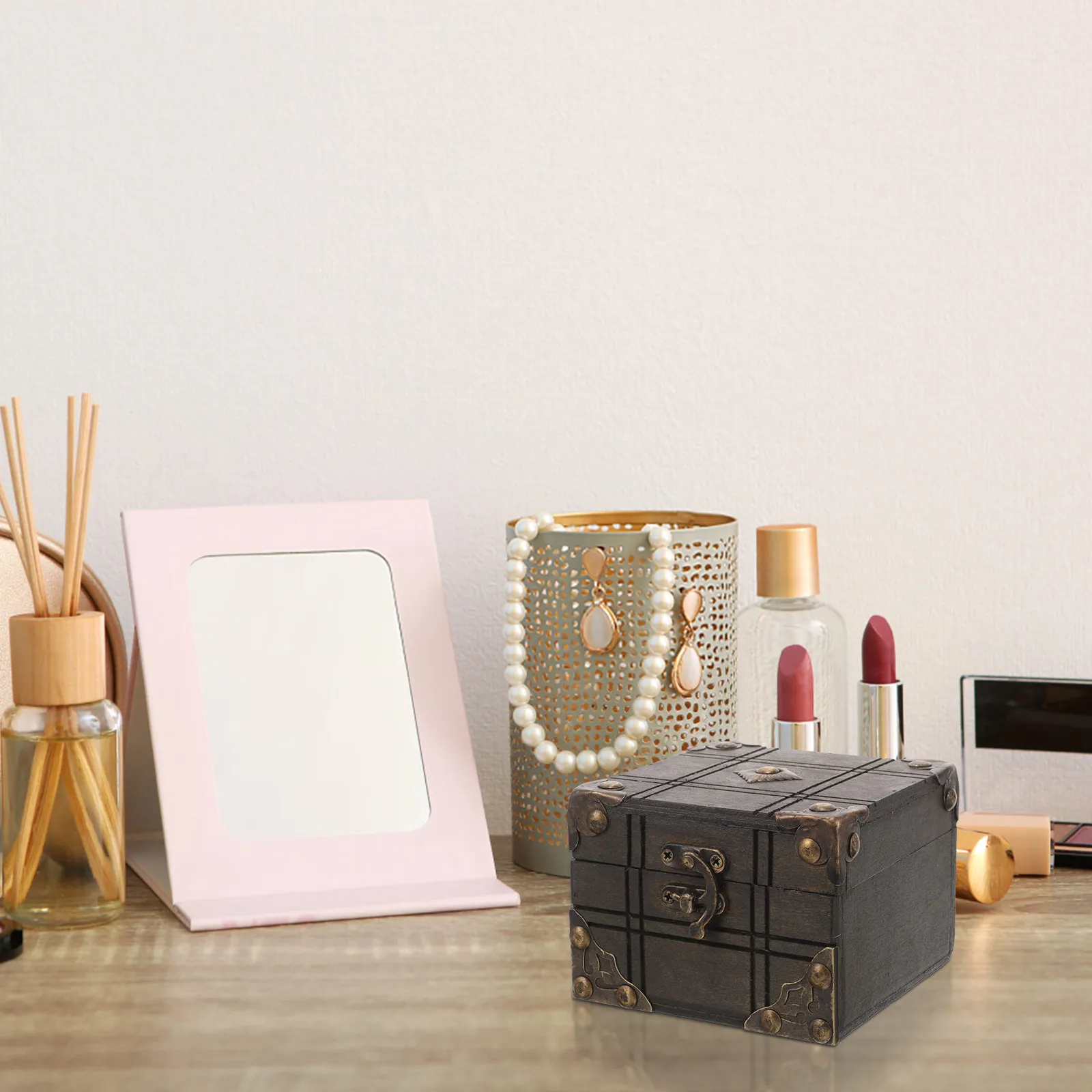 

Vintage European Style Wooden Jewelry Storage Box For Rings Earrings Crystals Trinkets Organizer Sundries Retro Case