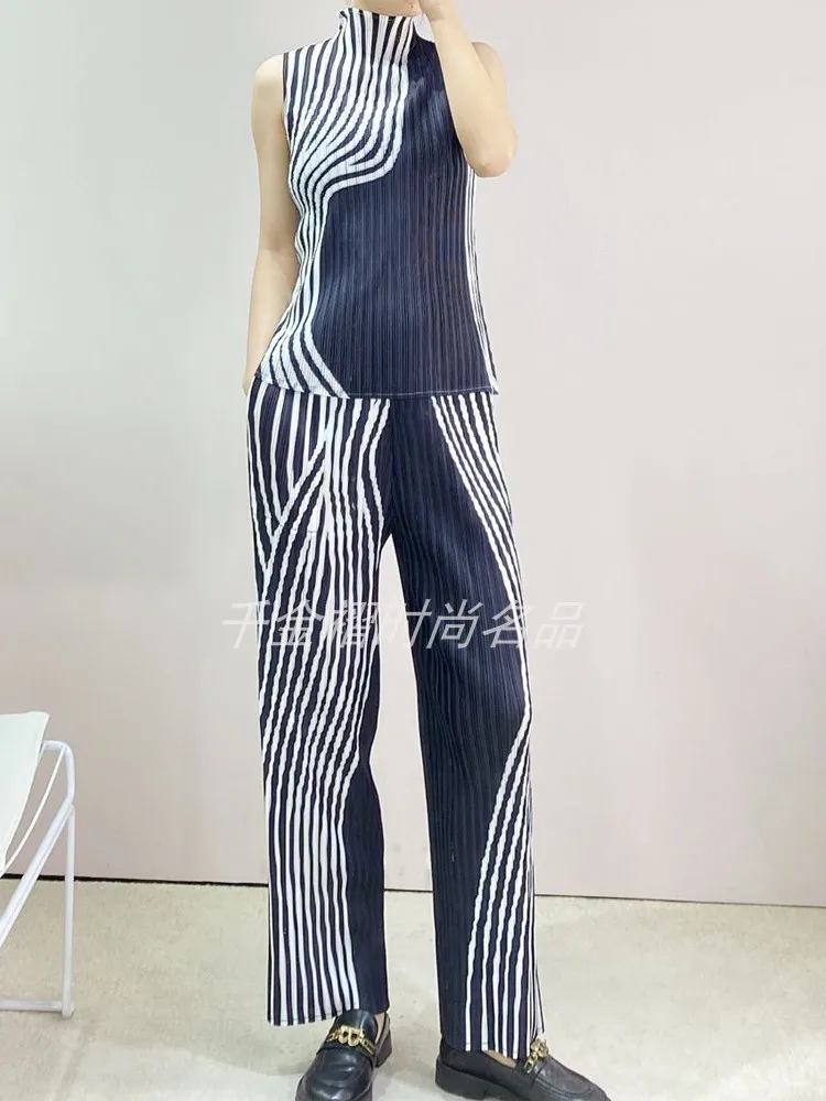 

HOT SELLING Miyake fold fashion word sleeveless STAND collar T-shirts + straight pants stripe print two-piece suit IN STOCK