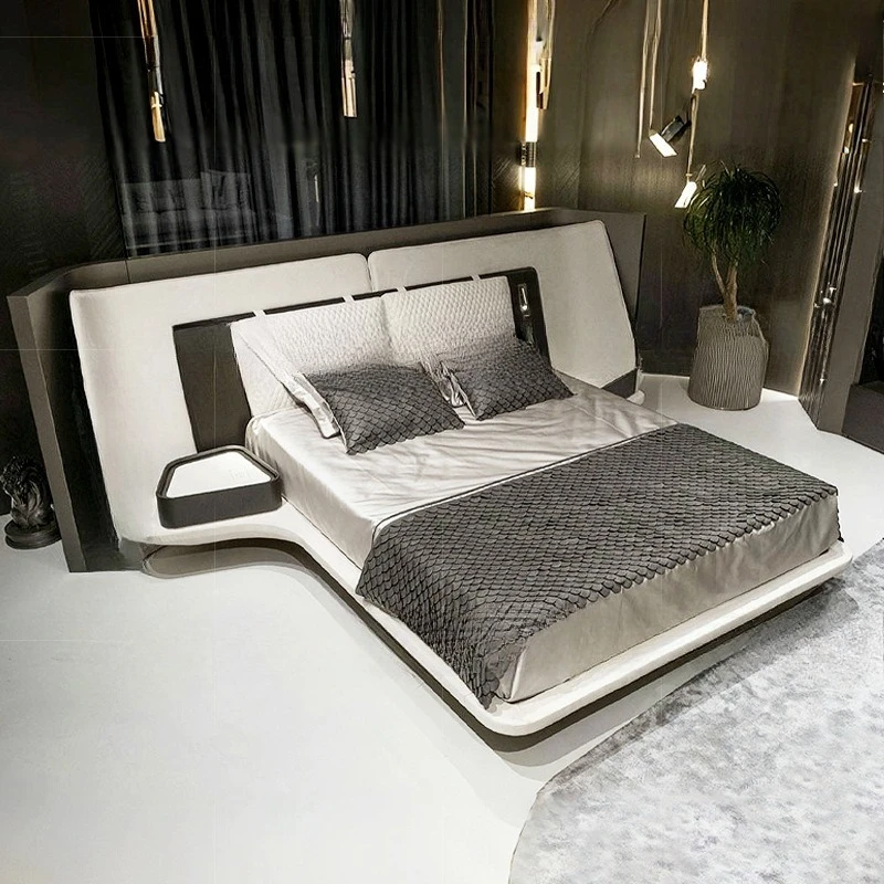 Łóżko wiszące w stylu light luxury, skórzane, artystyczne, do sypialni, domu, willi, nowoczesne, ekskluzywne, kreatywne, z lampką nocną i szerokim ekranem.