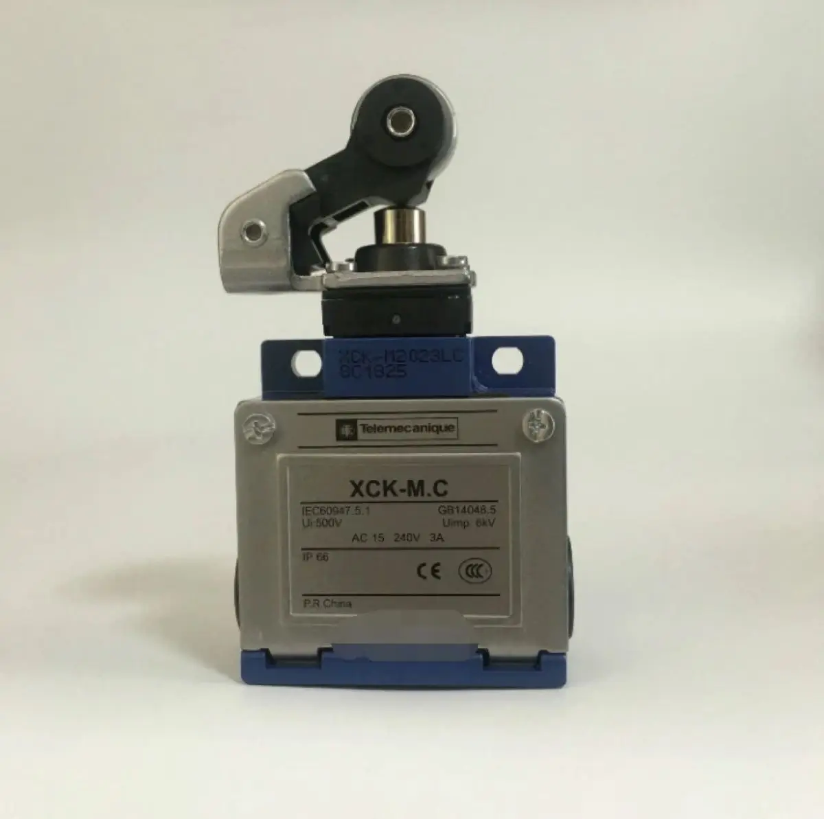

XCKM2023LC XCKM2023L travel switches XC Standard, XCKM, steel roller plunger, 1NC+1 NO, snap action