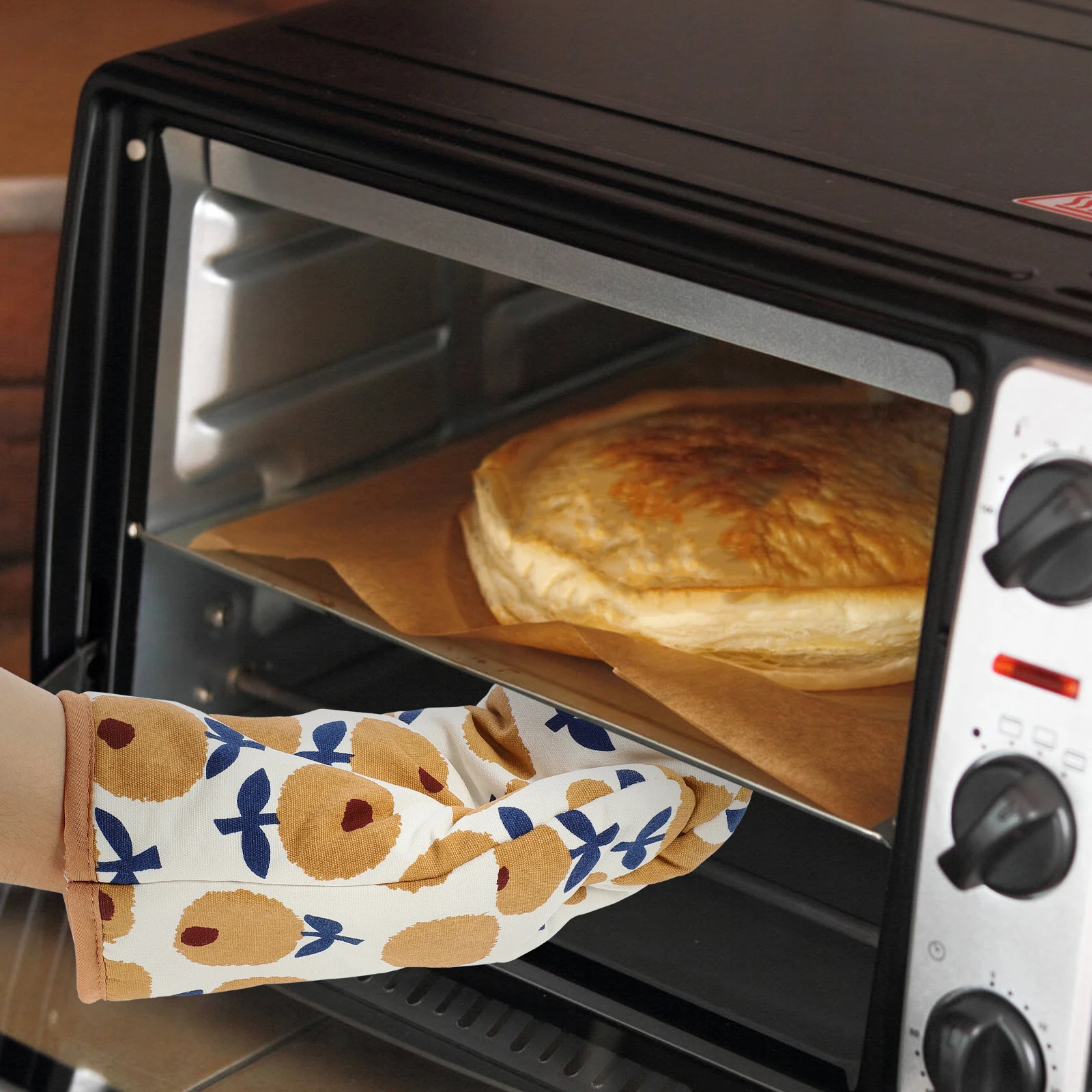 

1Pair Thickened Cotton Oven Gloves Heat Resistant Cooking Gloves for Baking Grilling Kitchen Protection Hanging Loop