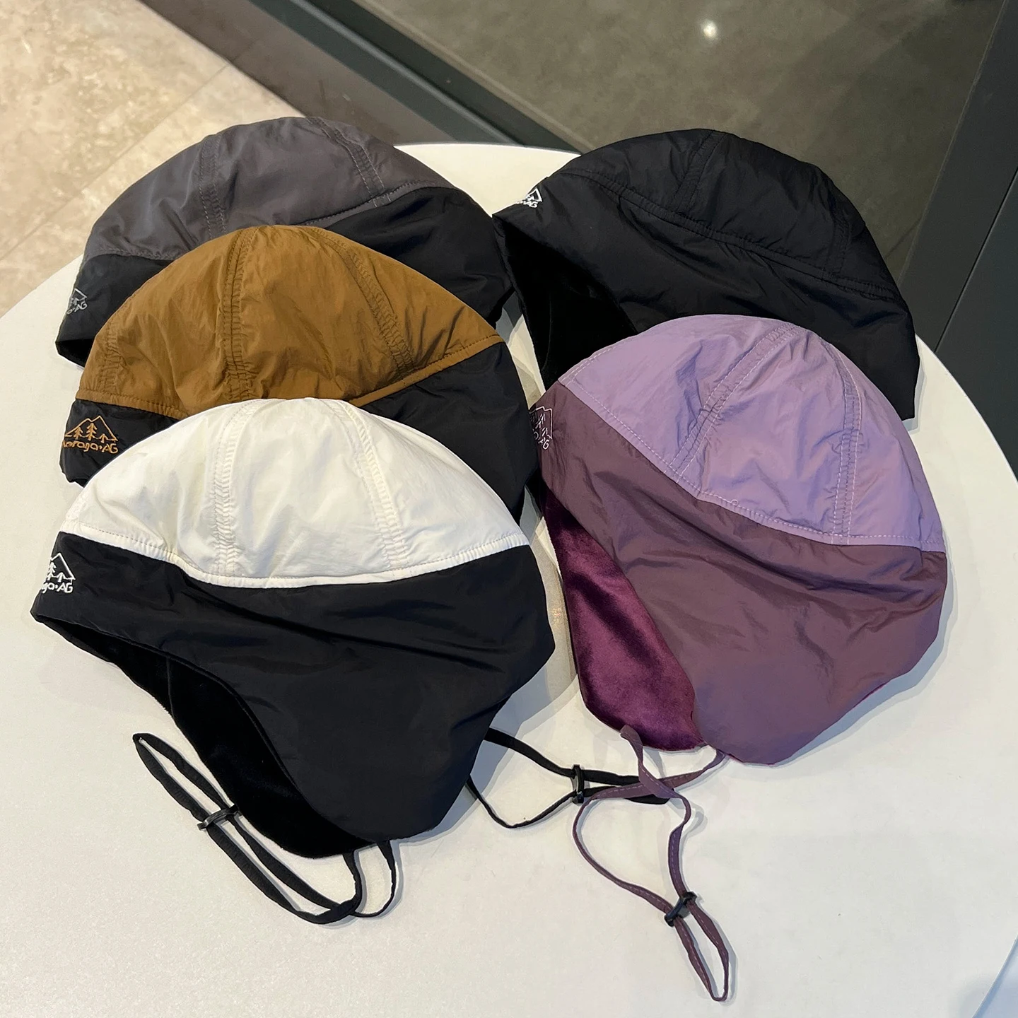 2025 جديد مصمم في الهواء الطلق التطريز إلكتروني سدادات حماية الأذن الدافئة منفذها قبعة للنساء الرجال المخملية اصطف Brimless الدراجات الطيار قبعة